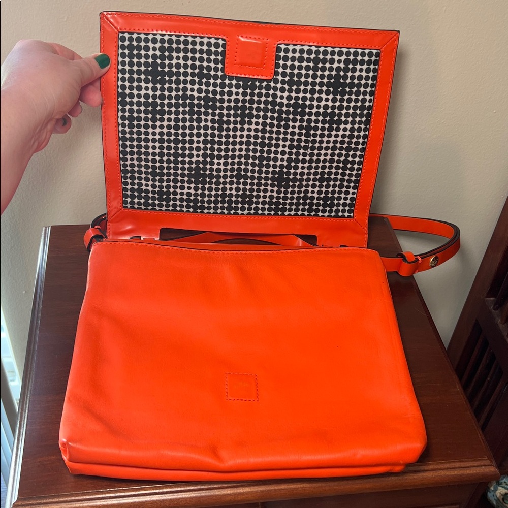 Kate Spade Saturday Bright Orange Leather Circle Tag Messenger Bag Purse Handbag - Picture 15 of 17